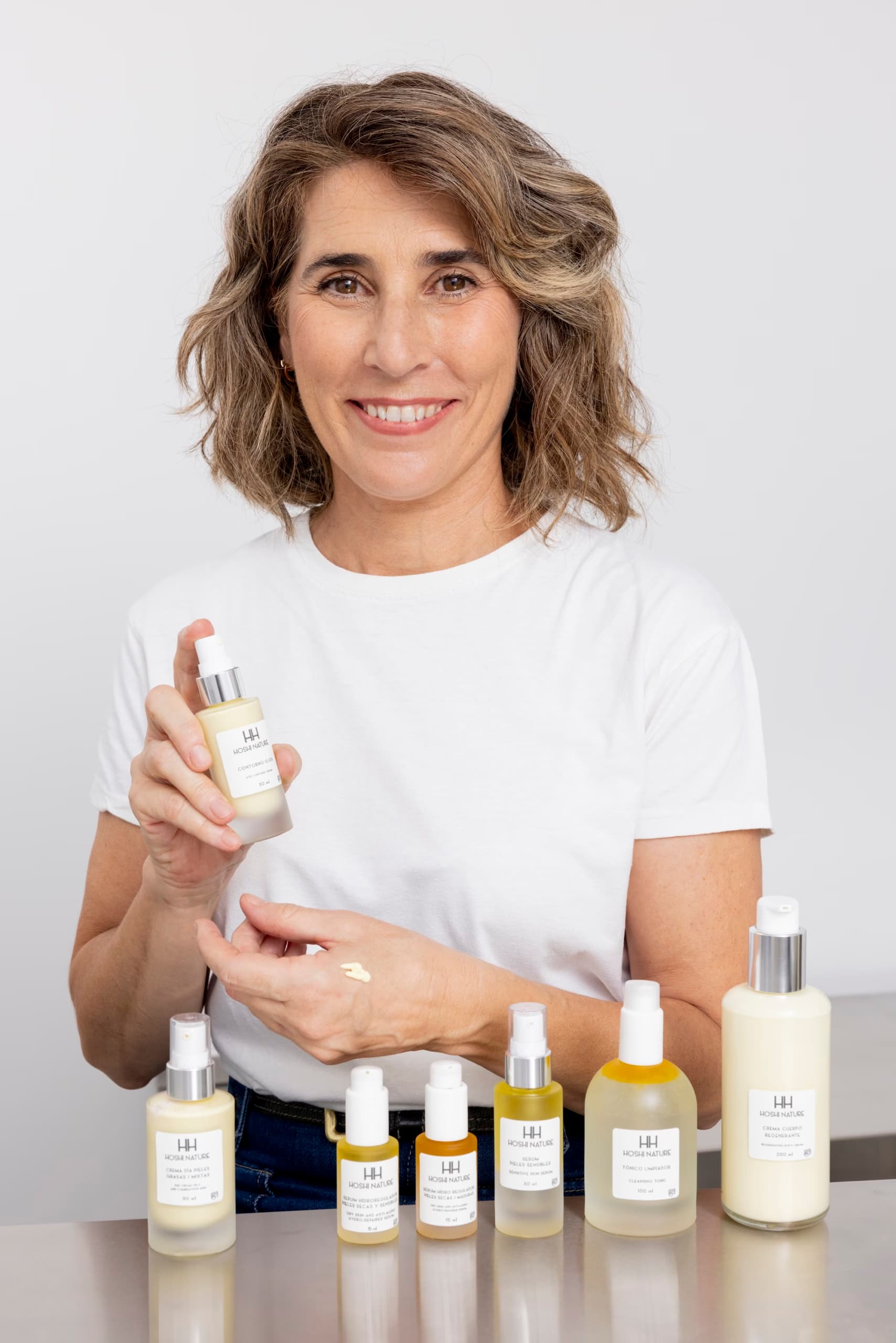 Estrella Bravo con la colección de productos Hoshi Nature